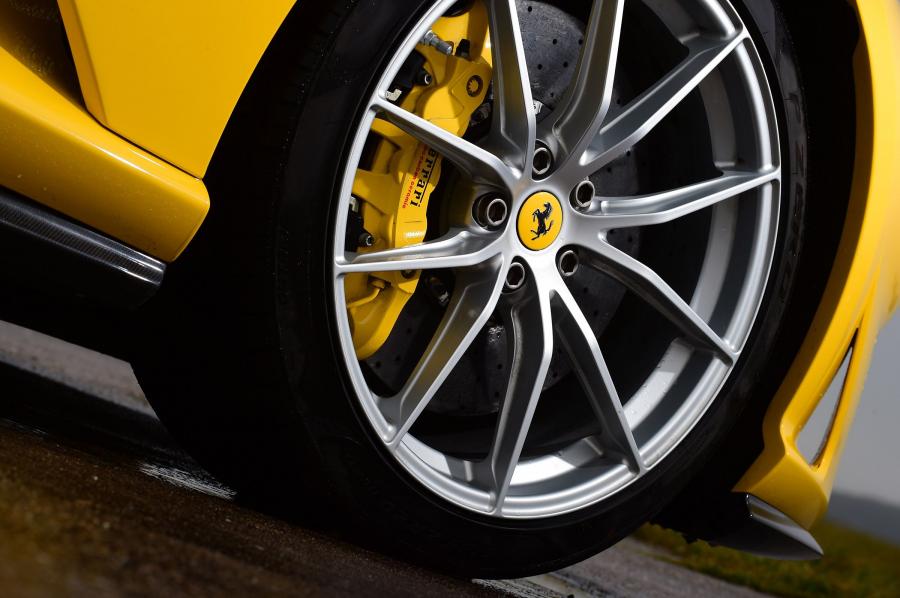 Колеса Ferrari 812 Superfast 2017 года  (UK) (фото 18 из 25)
